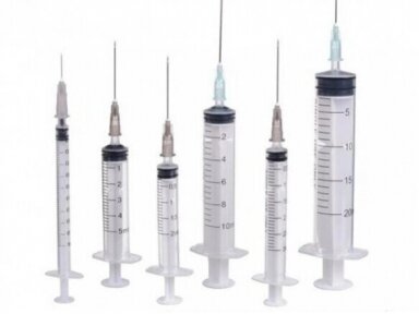 Vienreizējās lietošanas šļirce 5 ml, ar 22G x 32 mm adatu, sterila, Luer Slip savienojums 100 gab. Vienreizējās lietošanas šļirce 5 ml, ar 22G x 32 mm adatu, sterila, Luer Slip savienojums 100 gab.
